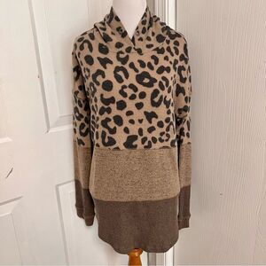 Hem & Thread Leopard Hoodie Sweater E2